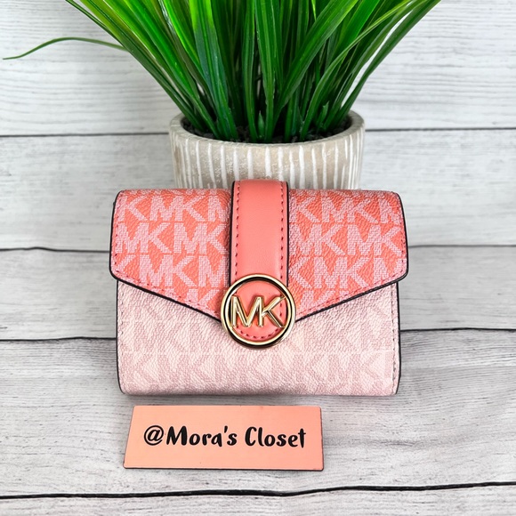 Michael Kors Wallet - Picture 1 of 6
